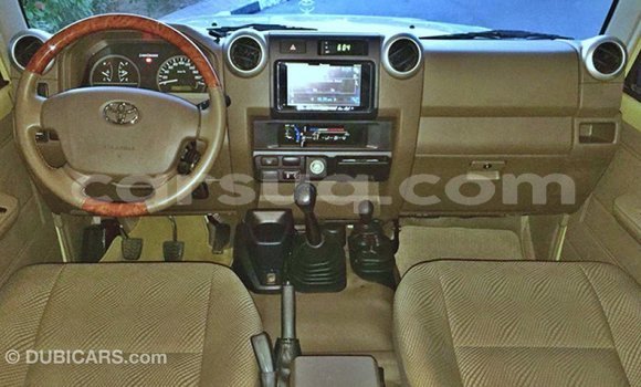 Acheter Import Voiture Toyota Land Cruiser Beige à Import - Dubai, Barh el Gazel Acheter Import Voiture Toyota Land Cruiser Beige à Import - Dubai, Barh el Gazel