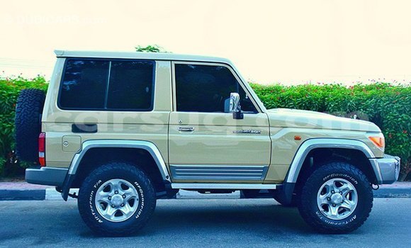 Acheter Import Voiture Toyota Land Cruiser Beige à Import - Dubai, Barh el Gazel Acheter Import Voiture Toyota Land Cruiser Beige à Import - Dubai, Barh el Gazel