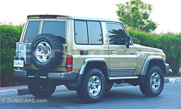 Acheter Import Voiture Toyota Land Cruiser Beige à Import - Dubai, Barh el Gazel Acheter Import Voiture Toyota Land Cruiser Beige à Import - Dubai, Barh el Gazel