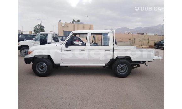 Acheter Import Voiture Toyota Land Cruiser Blanc à Import - Dubai, Barh el Gazel Acheter Import Voiture Toyota Land Cruiser Blanc à Import - Dubai, Barh el Gazel