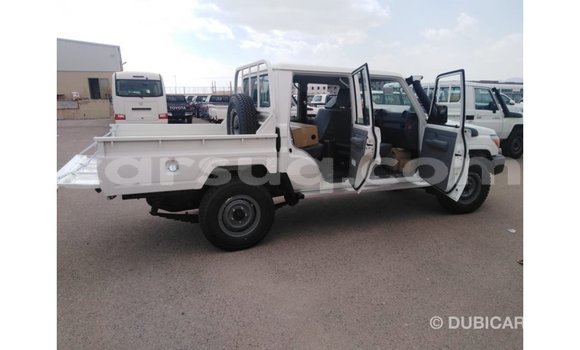 Acheter Import Voiture Toyota Land Cruiser Blanc à Import - Dubai, Barh el Gazel Acheter Import Voiture Toyota Land Cruiser Blanc à Import - Dubai, Barh el Gazel