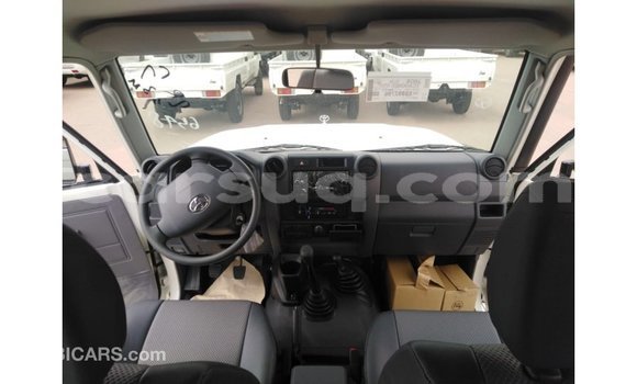Acheter Import Voiture Toyota Land Cruiser Blanc à Import - Dubai, Barh el Gazel Acheter Import Voiture Toyota Land Cruiser Blanc à Import - Dubai, Barh el Gazel