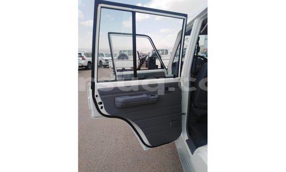 Acheter Import Voiture Toyota Land Cruiser Blanc à Import - Dubai, Barh el Gazel Acheter Import Voiture Toyota Land Cruiser Blanc à Import - Dubai, Barh el Gazel