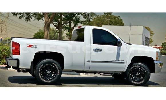 Acheter Import Voiture Chevrolet Silverado Blanc à Import - Dubai, Barh el Gazel Acheter Import Voiture Chevrolet Silverado Blanc à Import - Dubai, Barh el Gazel