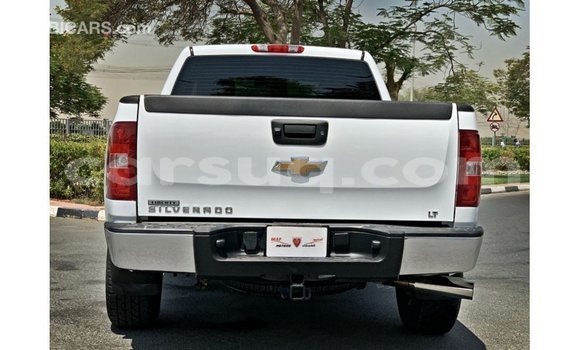 Acheter Import Voiture Chevrolet Silverado Blanc à Import - Dubai, Barh el Gazel Acheter Import Voiture Chevrolet Silverado Blanc à Import - Dubai, Barh el Gazel