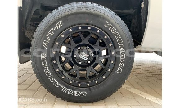 Acheter Import Voiture Chevrolet Silverado Blanc à Import - Dubai, Barh el Gazel Acheter Import Voiture Chevrolet Silverado Blanc à Import - Dubai, Barh el Gazel