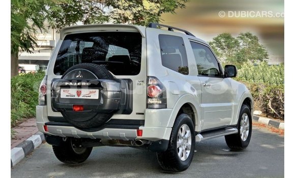 Acheter Import Voiture Mitsubishi Pajero Blanc à Import - Dubai, Barh el Gazel Acheter Import Voiture Mitsubishi Pajero Blanc à Import - Dubai, Barh el Gazel