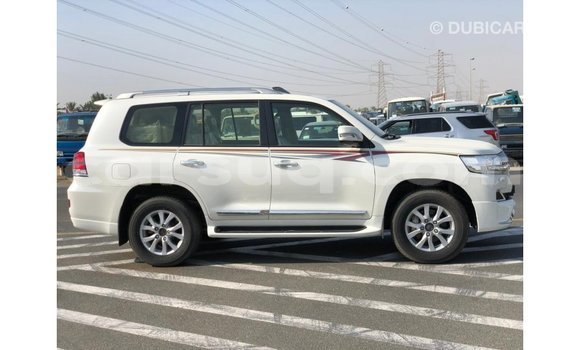 Acheter Import Voiture Toyota Land Cruiser Blanc à Import - Dubai, Barh el Gazel Acheter Import Voiture Toyota Land Cruiser Blanc à Import - Dubai, Barh el Gazel
