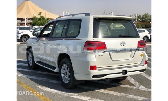 Acheter Import Voiture Toyota Land Cruiser Blanc à Import - Dubai, Barh el Gazel Acheter Import Voiture Toyota Land Cruiser Blanc à Import - Dubai, Barh el Gazel