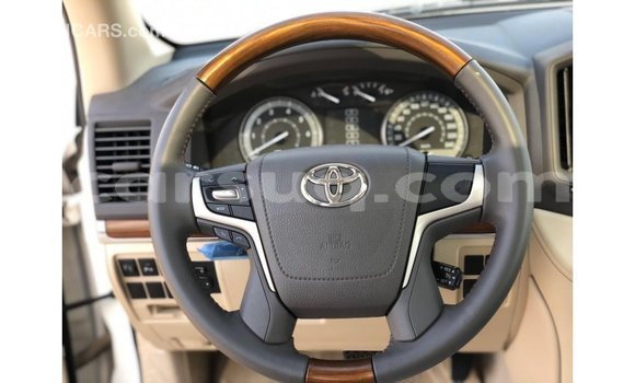 Acheter Import Voiture Toyota Land Cruiser Blanc à Import - Dubai, Barh el Gazel Acheter Import Voiture Toyota Land Cruiser Blanc à Import - Dubai, Barh el Gazel