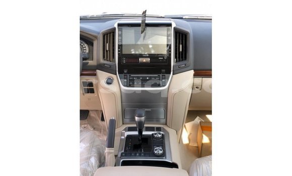 Acheter Import Voiture Toyota Land Cruiser Blanc à Import - Dubai, Barh el Gazel Acheter Import Voiture Toyota Land Cruiser Blanc à Import - Dubai, Barh el Gazel