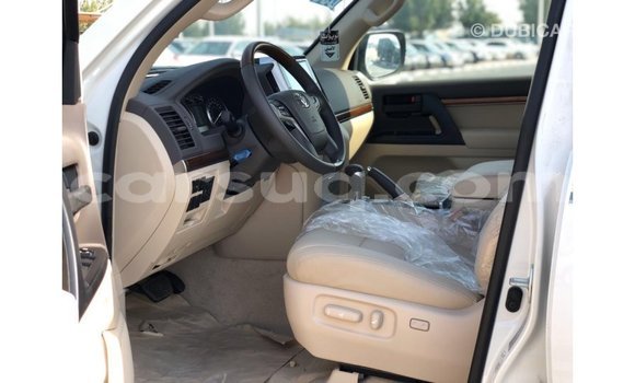 Acheter Import Voiture Toyota Land Cruiser Blanc à Import - Dubai, Barh el Gazel Acheter Import Voiture Toyota Land Cruiser Blanc à Import - Dubai, Barh el Gazel