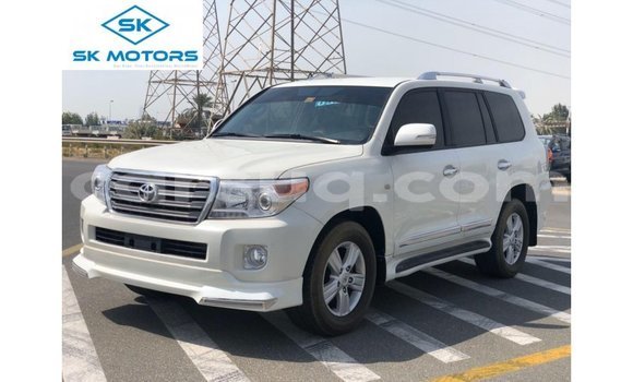 Acheter Import Voiture Toyota Land Cruiser Blanc à Import - Dubai, Barh el Gazel