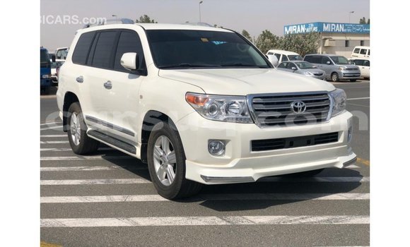 Buy Import Toyota Land Cruiser White Car in Import - Dubai in Barh el Gazel Buy Import Toyota Land Cruiser White Car in Import - Dubai in Barh el Gazel