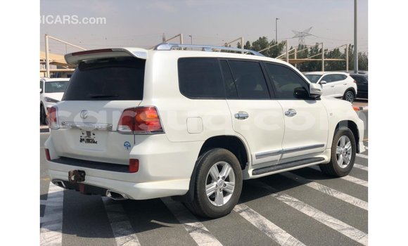 Buy Import Toyota Land Cruiser White Car in Import - Dubai in Barh el Gazel Buy Import Toyota Land Cruiser White Car in Import - Dubai in Barh el Gazel