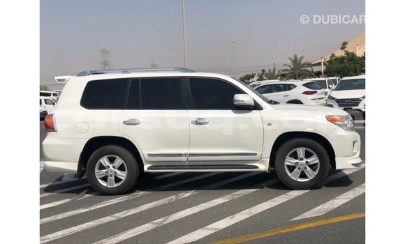 Buy Import Toyota Land Cruiser White Car in Import - Dubai in Barh el Gazel Buy Import Toyota Land Cruiser White Car in Import - Dubai in Barh el Gazel