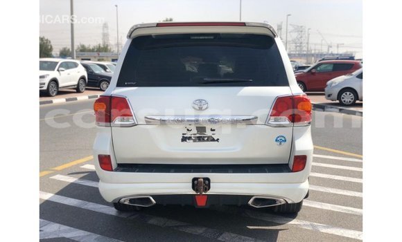 Buy Import Toyota Land Cruiser White Car in Import - Dubai in Barh el Gazel Buy Import Toyota Land Cruiser White Car in Import - Dubai in Barh el Gazel