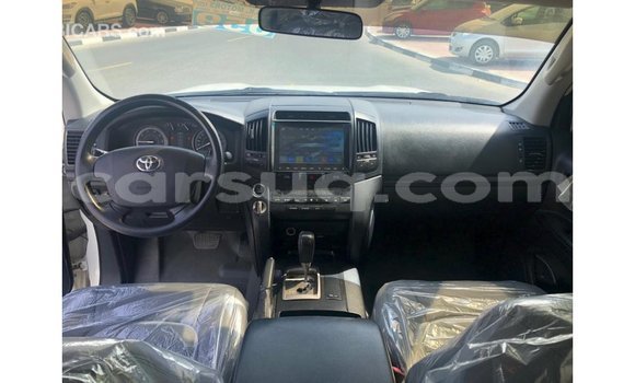 Buy Import Toyota Land Cruiser White Car in Import - Dubai in Barh el Gazel Buy Import Toyota Land Cruiser White Car in Import - Dubai in Barh el Gazel