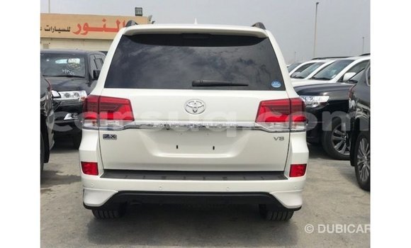 Acheter Import Voiture Toyota Land Cruiser Blanc à Import - Dubai, Barh el Gazel Acheter Import Voiture Toyota Land Cruiser Blanc à Import - Dubai, Barh el Gazel