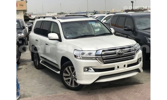 Acheter Import Voiture Toyota Land Cruiser Blanc à Import - Dubai, Barh el Gazel Acheter Import Voiture Toyota Land Cruiser Blanc à Import - Dubai, Barh el Gazel