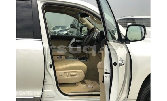 Acheter Import Voiture Toyota Land Cruiser Blanc à Import - Dubai, Barh el Gazel Acheter Import Voiture Toyota Land Cruiser Blanc à Import - Dubai, Barh el Gazel