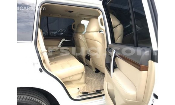 Acheter Import Voiture Toyota Land Cruiser Blanc à Import - Dubai, Barh el Gazel Acheter Import Voiture Toyota Land Cruiser Blanc à Import - Dubai, Barh el Gazel