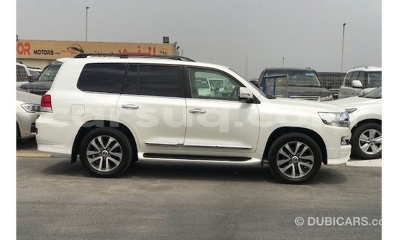 Acheter Import Voiture Toyota Land Cruiser Blanc à Import - Dubai, Barh el Gazel Acheter Import Voiture Toyota Land Cruiser Blanc à Import - Dubai, Barh el Gazel