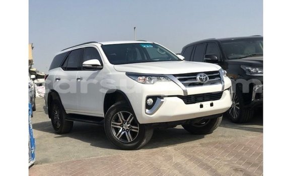 Acheter Import Voiture Toyota Fortuner Blanc à Import - Dubai, Barh el Gazel