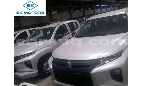 Buy Import Mitsubishi L200 White Car in Import - Dubai in Barh el Gazel