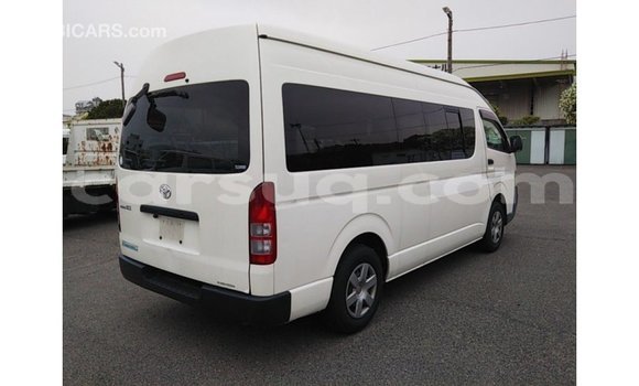Acheter Import Voiture Toyota Hiace Blanc à Import - Dubai, Barh el Gazel Acheter Import Voiture Toyota Hiace Blanc à Import - Dubai, Barh el Gazel