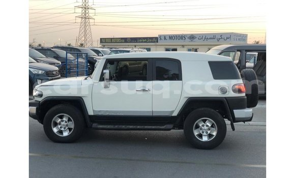 Acheter Import Voiture Toyota FJ Cruiser Blanc à Import - Dubai, Barh el Gazel Acheter Import Voiture Toyota FJ Cruiser Blanc à Import - Dubai, Barh el Gazel