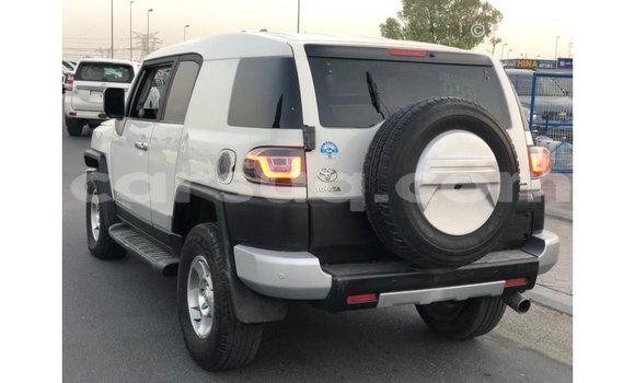 Acheter Import Voiture Toyota FJ Cruiser Blanc à Import - Dubai, Barh el Gazel Acheter Import Voiture Toyota FJ Cruiser Blanc à Import - Dubai, Barh el Gazel