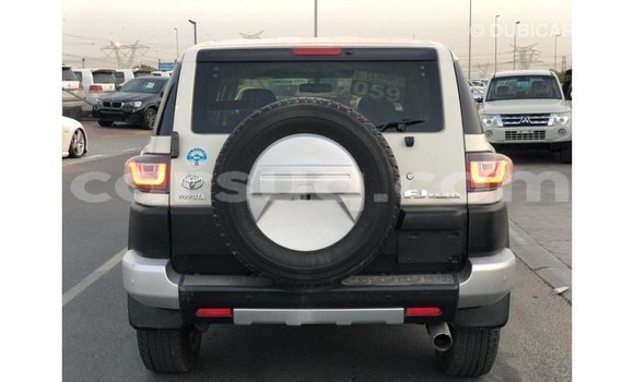 Acheter Import Voiture Toyota FJ Cruiser Blanc à Import - Dubai, Barh el Gazel Acheter Import Voiture Toyota FJ Cruiser Blanc à Import - Dubai, Barh el Gazel