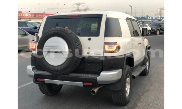 Acheter Import Voiture Toyota FJ Cruiser Blanc à Import - Dubai, Barh el Gazel Acheter Import Voiture Toyota FJ Cruiser Blanc à Import - Dubai, Barh el Gazel