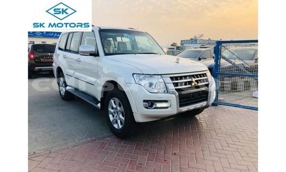 Acheter Import Voiture Mitsubishi Pajero Blanc à Import - Dubai, Barh el Gazel