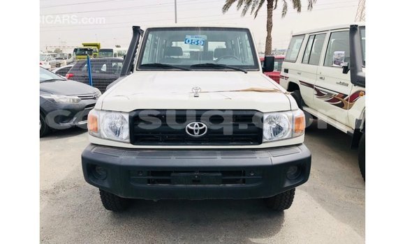 Acheter Import Voiture Toyota Land Cruiser Blanc à Import - Dubai, Barh el Gazel Acheter Import Voiture Toyota Land Cruiser Blanc à Import - Dubai, Barh el Gazel