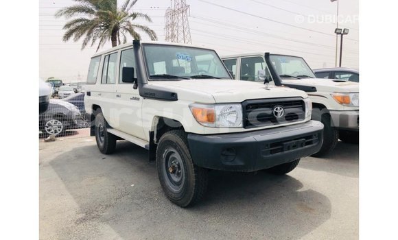 Acheter Import Voiture Toyota Land Cruiser Blanc à Import - Dubai, Barh el Gazel Acheter Import Voiture Toyota Land Cruiser Blanc à Import - Dubai, Barh el Gazel