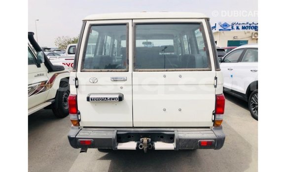 Acheter Import Voiture Toyota Land Cruiser Blanc à Import - Dubai, Barh el Gazel Acheter Import Voiture Toyota Land Cruiser Blanc à Import - Dubai, Barh el Gazel
