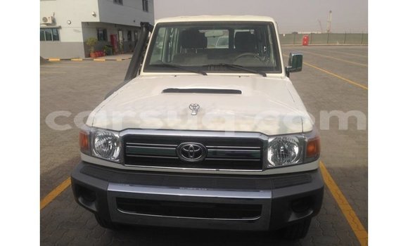 Acheter Import Voiture Toyota Land Cruiser Blanc à Import - Dubai, Barh el Gazel