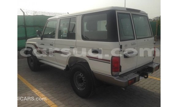 Acheter Import Voiture Toyota Land Cruiser Blanc à Import - Dubai, Barh el Gazel Acheter Import Voiture Toyota Land Cruiser Blanc à Import - Dubai, Barh el Gazel