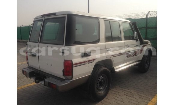 Acheter Import Voiture Toyota Land Cruiser Blanc à Import - Dubai, Barh el Gazel Acheter Import Voiture Toyota Land Cruiser Blanc à Import - Dubai, Barh el Gazel