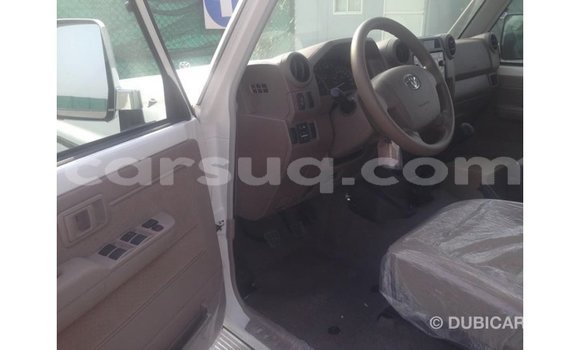 Acheter Import Voiture Toyota Land Cruiser Blanc à Import - Dubai, Barh el Gazel Acheter Import Voiture Toyota Land Cruiser Blanc à Import - Dubai, Barh el Gazel