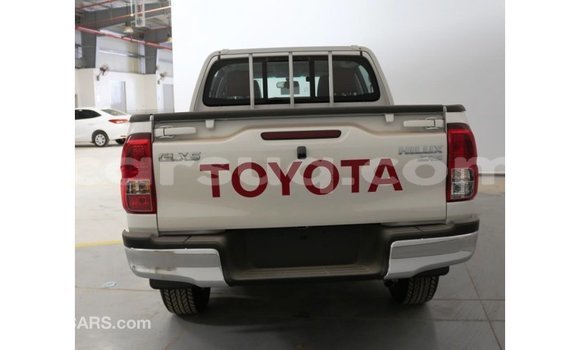 Acheter Import Voiture Toyota Hilux Blanc à Import - Dubai, Barh el Gazel Acheter Import Voiture Toyota Hilux Blanc à Import - Dubai, Barh el Gazel