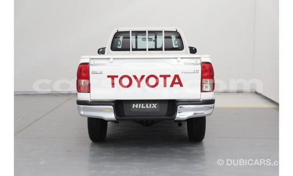Acheter Import Voiture Toyota Hilux Blanc à Import - Dubai, Barh el Gazel Acheter Import Voiture Toyota Hilux Blanc à Import - Dubai, Barh el Gazel