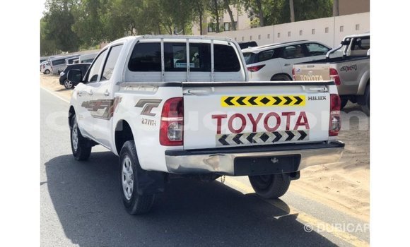 Acheter Import Voiture Toyota Hilux Blanc à Import - Dubai, Barh el Gazel Acheter Import Voiture Toyota Hilux Blanc à Import - Dubai, Barh el Gazel