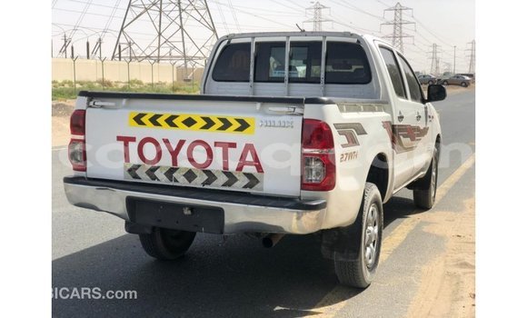 Acheter Import Voiture Toyota Hilux Blanc à Import - Dubai, Barh el Gazel Acheter Import Voiture Toyota Hilux Blanc à Import - Dubai, Barh el Gazel