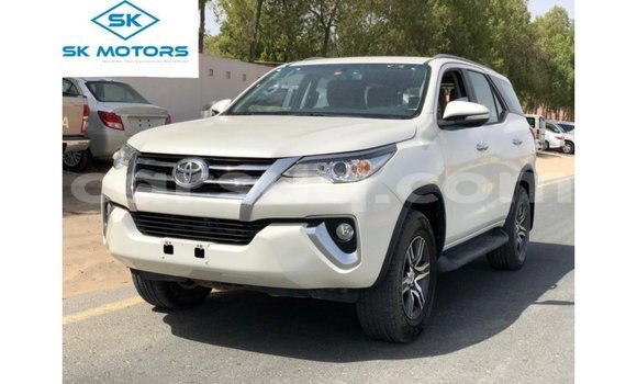 Acheter Import Voiture Toyota Fortuner Blanc à Import - Dubai, Barh el Gazel
