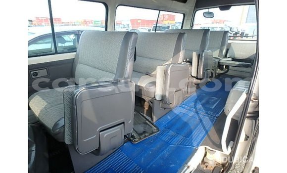 Acheter Import Voiture Nissan Caravan Blanc à Import - Dubai, Barh el Gazel Acheter Import Voiture Nissan Caravan Blanc à Import - Dubai, Barh el Gazel