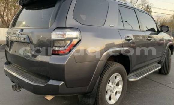 Acheter Import Voiture Toyota 4Runner Noir à N'Djamena, Chari-Baguirmi Acheter Import Voiture Toyota 4Runner Noir à N'Djamena, Chari-Baguirmi