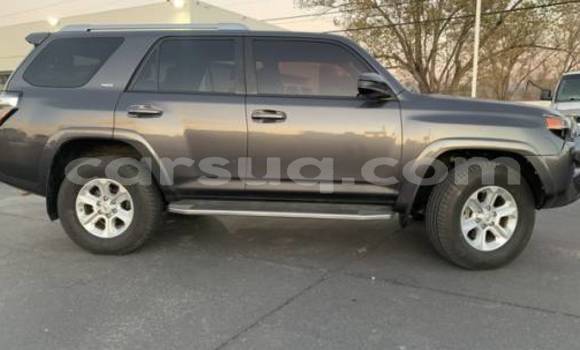 Acheter Import Voiture Toyota 4Runner Noir à N'Djamena, Chari-Baguirmi Acheter Import Voiture Toyota 4Runner Noir à N'Djamena, Chari-Baguirmi
